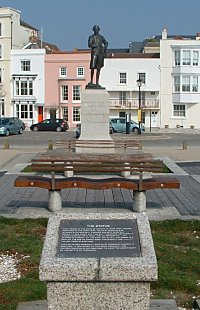 The lectern in front of Nelson's statue